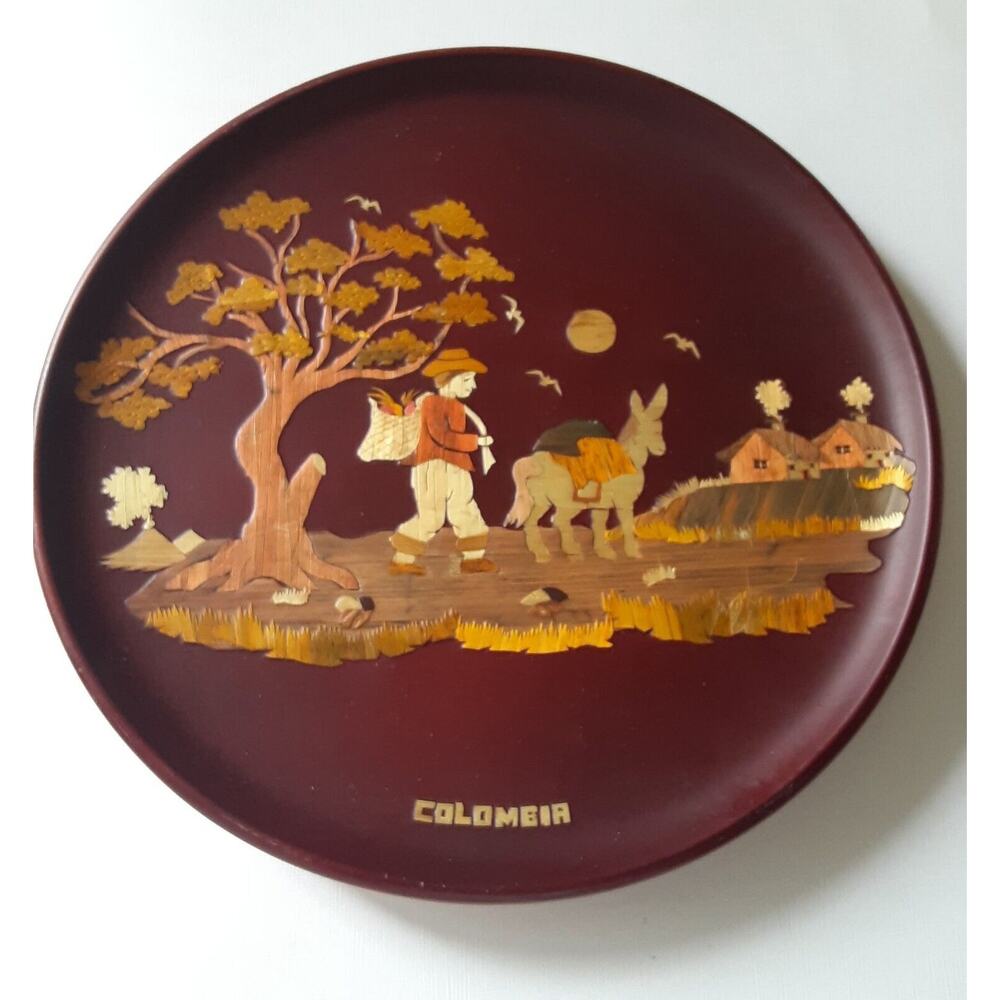 Vintage Columbian Wood applique Wall Plate Beautiful Versatile